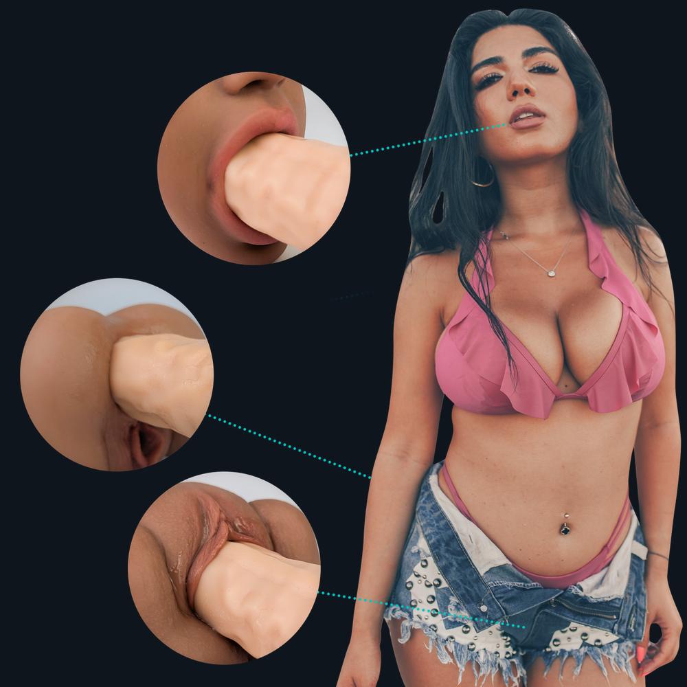 Donna in bikini rosa con tre primi piani dell'ingresso bocca, vagina e ano di Suzan in uso